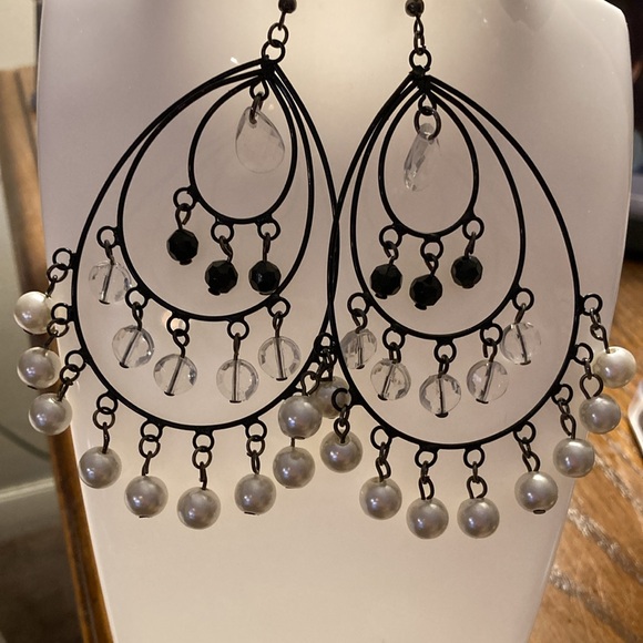 NWOT - Bohemian Black Chandelier Pearl & Crystal French Hook Pierced Earrings - Picture 4 of 8